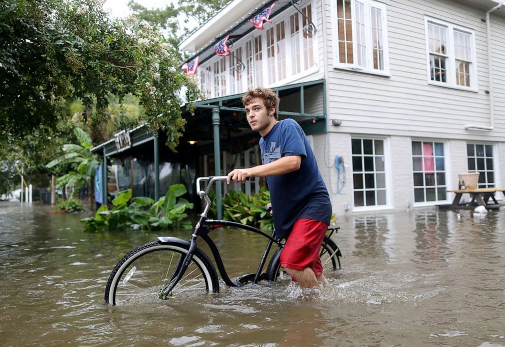 На Луїзіану обрушився ураган "Баррі". Жителі американського штату Луїзіана борються з наслідками урагану "Баррі".