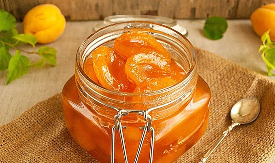 Смачне та ароматне абрикосове варення "п'ятихвилинка". Дуже доречне в холодний зимовий день до чашки чаю.