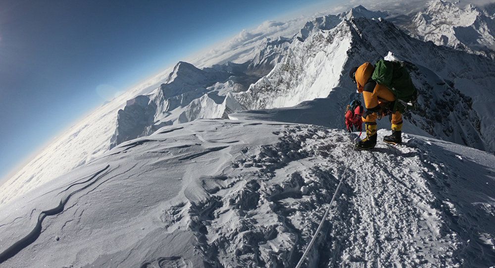 Вчені назвуть точну висоту Евересту до 2020 року. Землетрус в Непалі сплутав всі розрахунки.