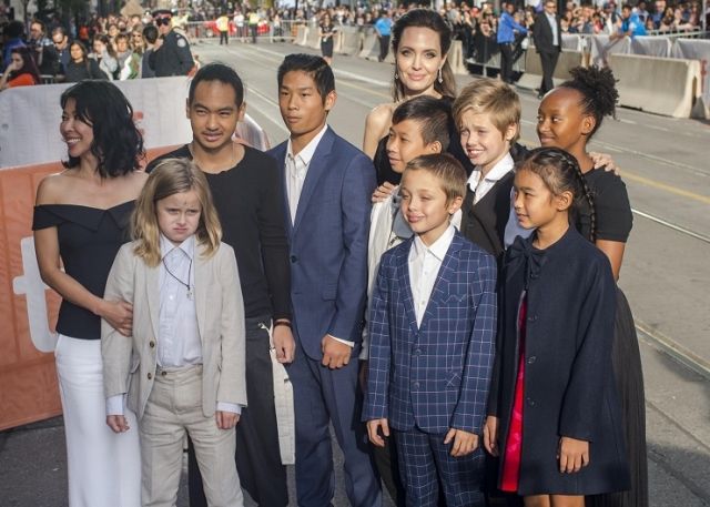 Анджеліна Джолі нарешті дозволила Бреду Пітту бачитися з дітьми: вони проведуть разом літо. Кажуть, що ця пропозицію просто вибила з колії актора.