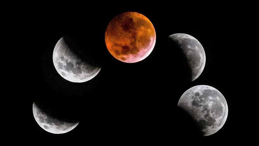 У NASA показали повне відео місячного затемнення 17 липня. 17 липня «коридор затемнень» завершився частковим затемненням Місяця, яке можна було спостерігати і в Україні теж. Дивіться повне відео затемнення.