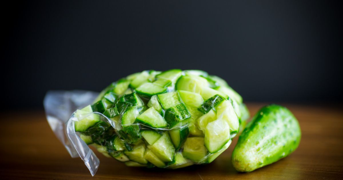 як смачно заморозити огірки на зиму в морозилці: два способи