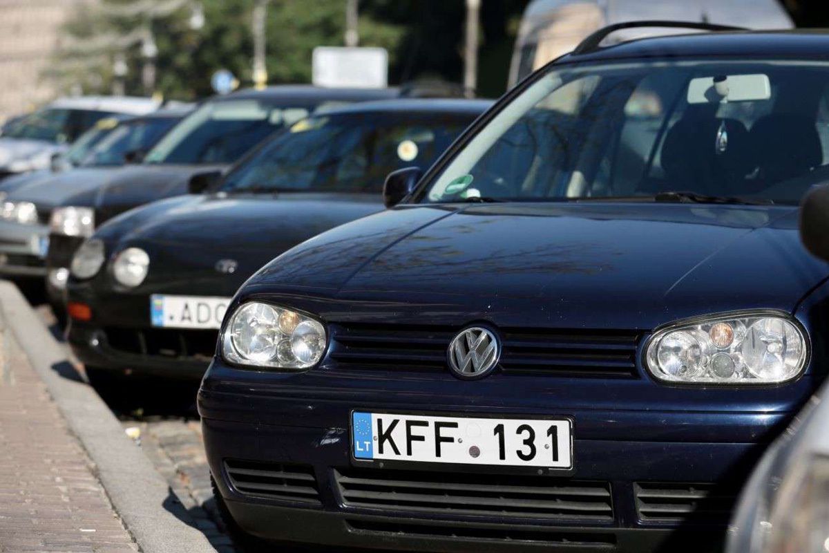 Строк розмитнення автомобілів з Європи може бути подовжено після прийняття законопроєкту Верховною Радою України 18 липня. Продовження строку розмитнення автомобілів дозволить їх власникам не платити штраф.