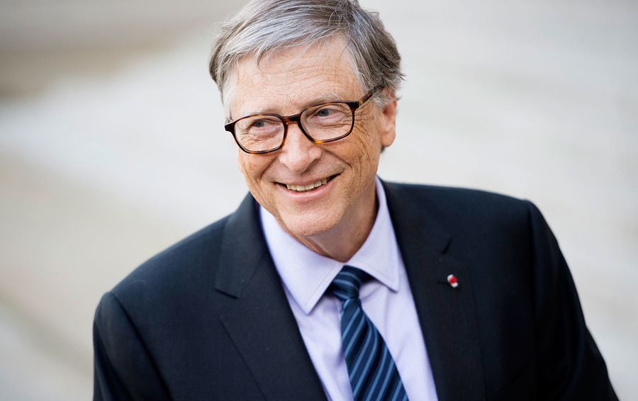 Білл Гейтс вперше опустився в рейтингу найбагатших людей світу. Експерти вважають, що Гейтс залишився б найбагатшою людиною, якби не його благодійна діяльність.