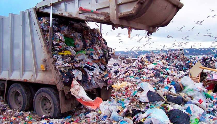 Україна потрапила в ТОП-10 найбільш забруднених країн світу. За рік тут було зібрано 474 млн тонн сміття.