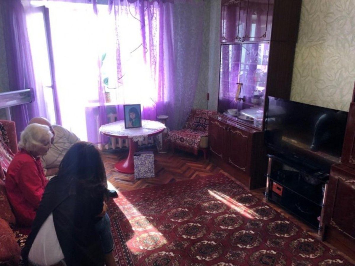 Як виглядає квартира батьків президента України. Журналісти побували в гостях у батьків Володимира Зеленського.