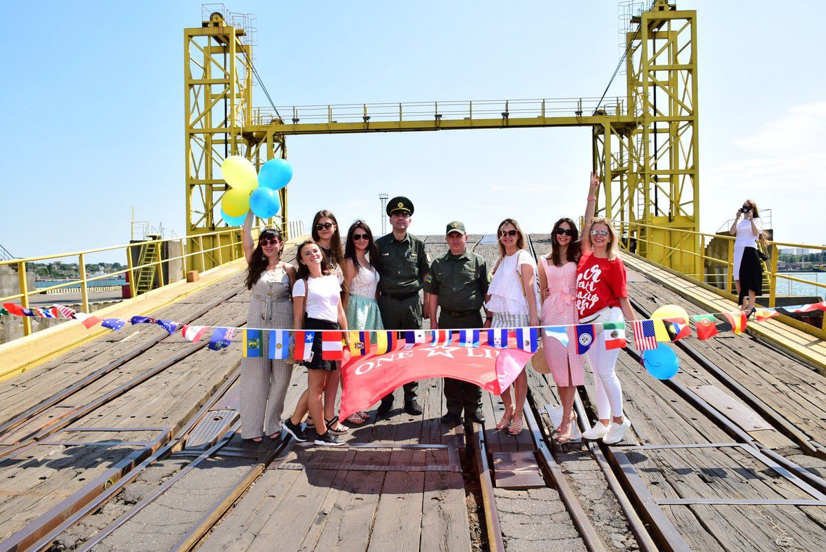 Перший в історії українець здійснив кругосвітню подорож, яка тривала 280 днів. Громадянин України Артемій Сурін повернувся з кругосвітньої подорожі.