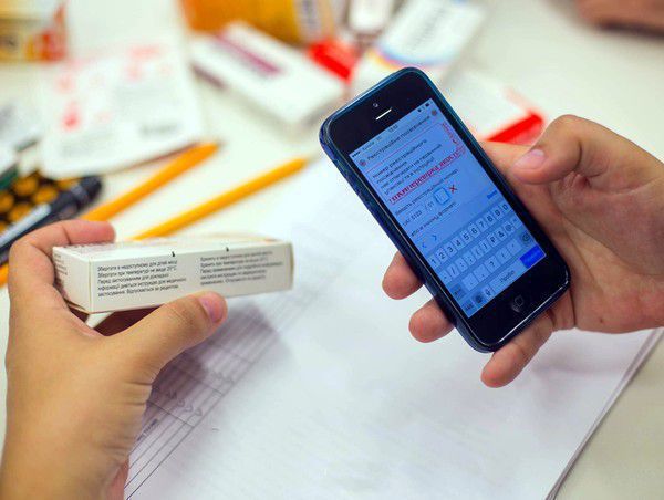 Українці за допомогою спеціального мобільного додатку зможуть перевіряти оригінальність ліків. Дане впровадження допоможе запобігти фальсифікації лікарських засобів.