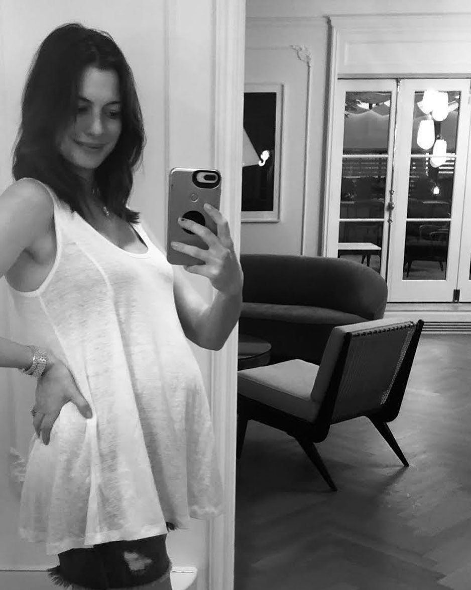 Енн Гетевей вдруге стане мамою. Актриса опублікувала фото з кругленьким животиком в своєму Instagram-акаунті.