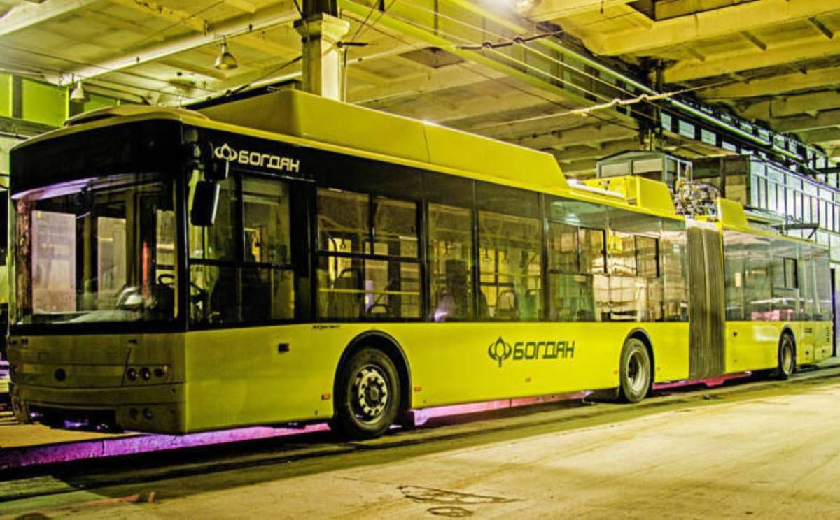 Кияни будуть їздити в тролейбусах з відеоспостереженням і кондиціонерами. Загальна пасажиромісткість транспорту становить 170 осіб, з яких 50 місць для сидіння.