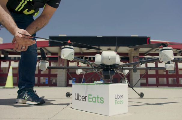 Uber Eats успішно випробували доставку дроном у місті. Випробовування проводилися в Сан-Дієго.