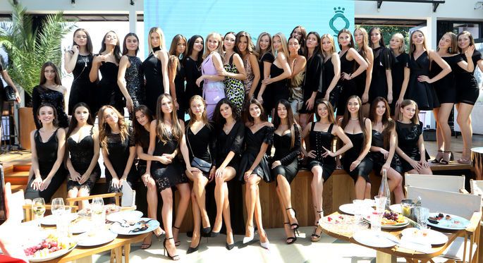 У Києві відбулася офіційна презентація претенденток на участь у національному конкурсі краси "Міс Україна-2019". Відібрані 50 красунь.