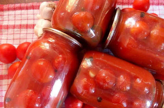 дуже простий рецепт консервування помідорів у томатній пасті — мінімум часу, максимум смаку