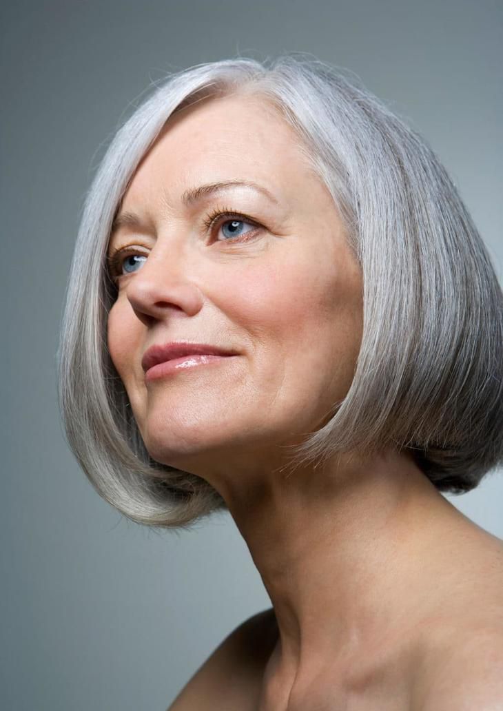 Який колір волосся обрати жінкам після 50 років, щоб добре виглядати. Потрібно пам'ятати, що саме відтінок шевелюри відіграє чи не найважливішу роль у всьому образі.