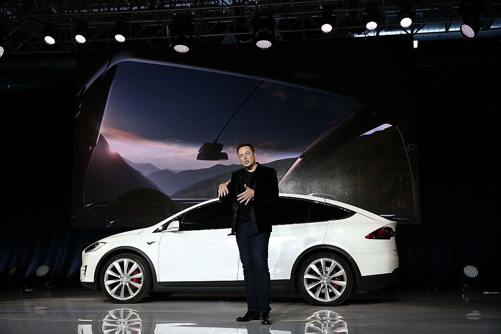 Tesla стимулює продажі авто довічною безкоштовною зарядкою. Таким приємним бонусом зможуть скористатися нові власники Model S і Model X.