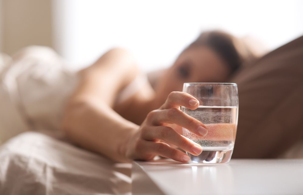 6 випадків, коли потрібно обов'язково випити склянку води. Не забувайте, що вода відіграє неоціненну роль у правильному функціонуванні всього організму.