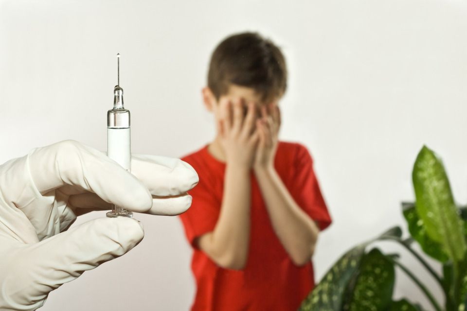 Декілька порад, які допоможуть дітям подолати страх перед уколом. Як позбавити дитину від страху уколів?