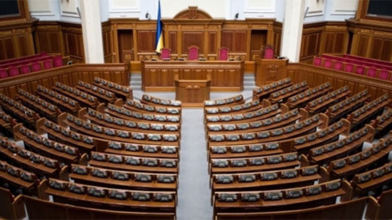 Партія «Слуга народу» оприлюднила список комітетів Верховної Ради, які пропонує створити в новому скликанні парламенту. Підготовча депутатська група почала свою роботу.