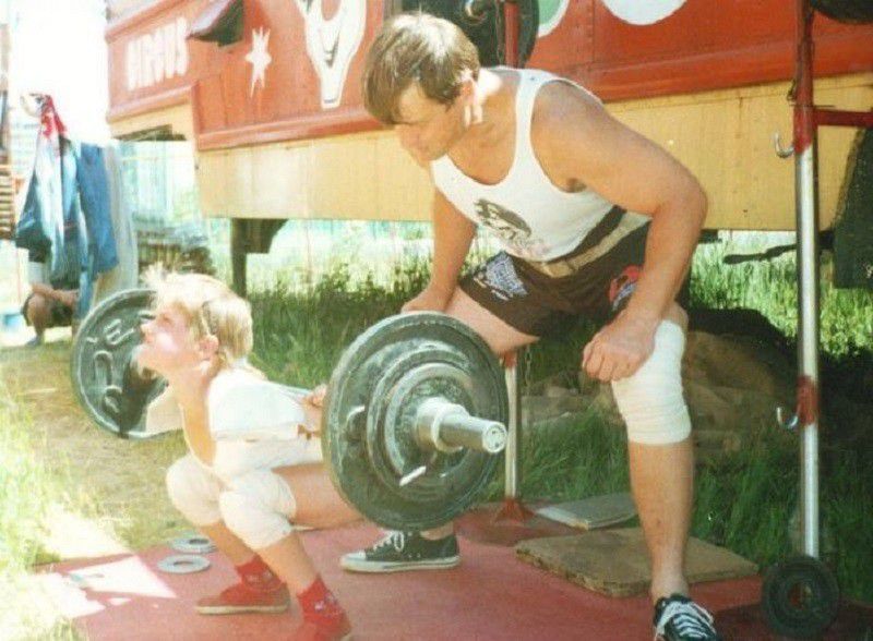 Куди пропала найсильніша дівчинка України, яка в 4 роки піднімала 92 кг? Подивіться як вона виглядає зараз. Колись маленька дівчинка з Кривого Рогу була сенсацією.