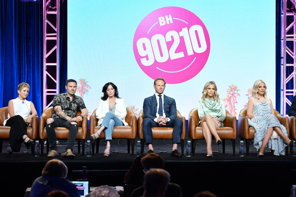 Шеннен Доерті пояснила, чому повернулася в культовий серіал "Беверлі Хіллз, 90210". Актриса зізналася, чому передумала і вирішила все-таки зніматися у перезапуску «Беверлі Хіллз, 90210».