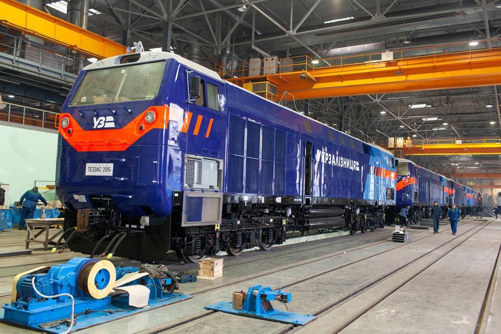 Глава «Укрзалізниці» розповів, що компанія планує отримати локомотиви з США. Як відомо, електропотяги надійдуть від американської компанії General Electric у 2020 році.