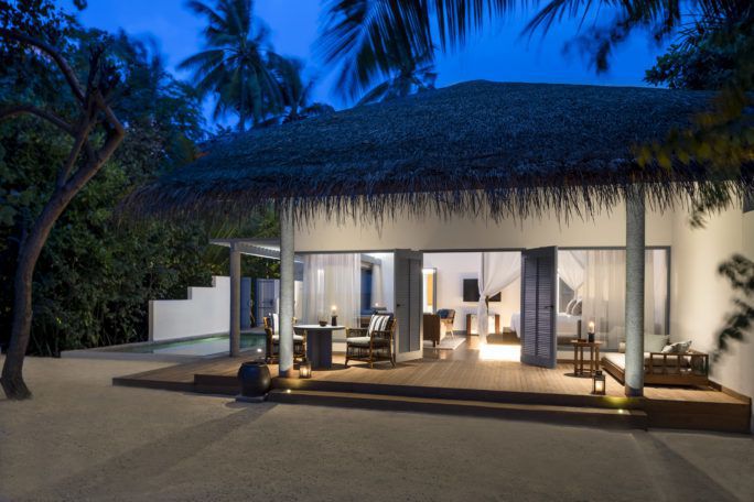 На Мальдівах побудували готель, який піклується про океан. Ви можете не тільки відпочити, але і допомогти природі.