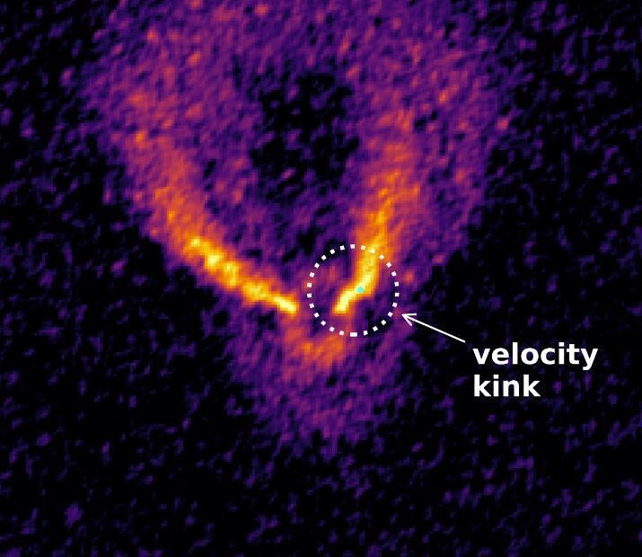 Вчені вдруге в історії змогли розгледіти формування екзопланети навколо зірки. Для цього вони користувалися телескопом ALMA.