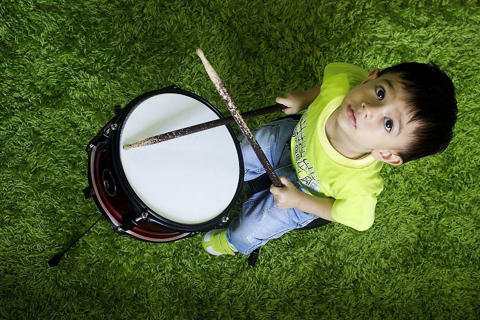 Чи правда, що класична музика позитивно впливає на психічний розвиток дитини. Яку музику краще слухати з дітьми?
