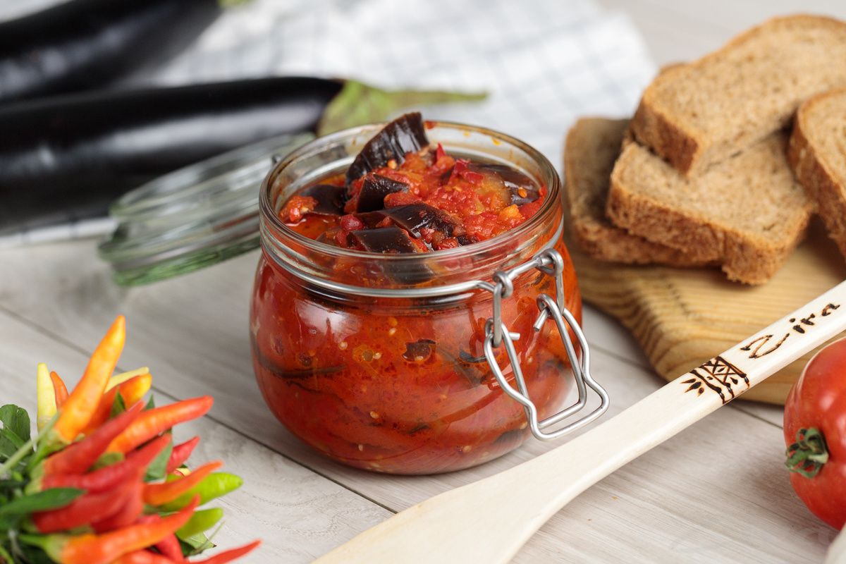 Баклажани в томаті на зиму: смачний рецепт