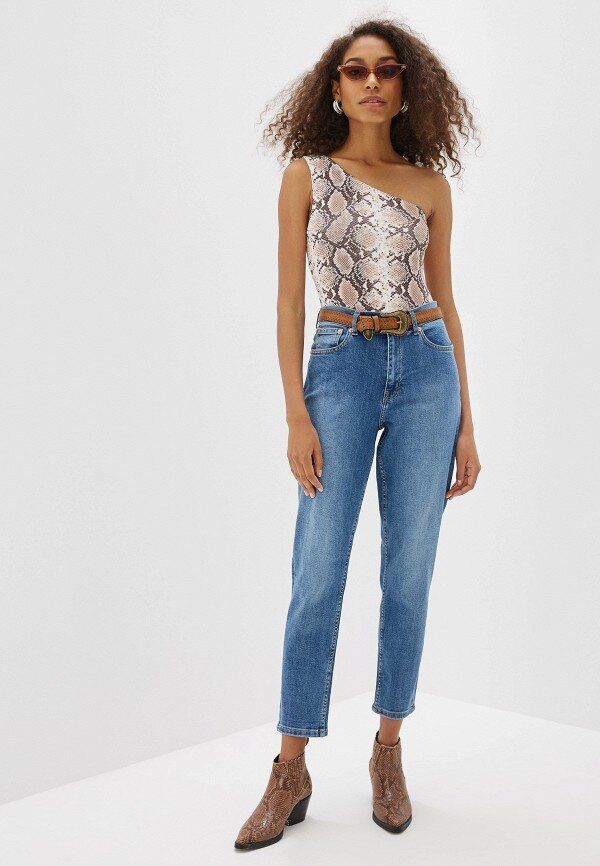 Джинси мом знову в тренді: стильні поєднання. Практичні і зручні джинси мом фіт вигідно підкреслюють жіночу фігуру.