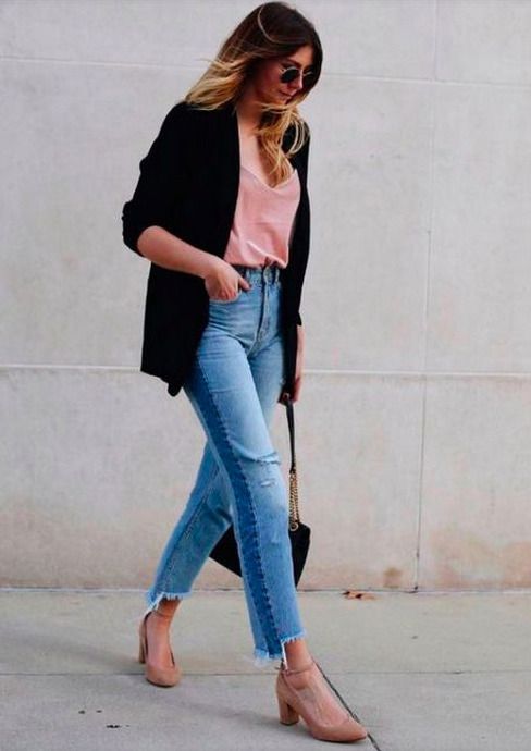 З чим і як можна носити модні джинси з високою талією?. Джинси з високою талією — одна з найбільш жіночних моделей.