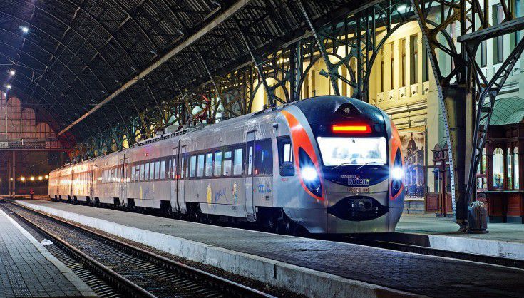 "Укрзалізниця" призначила додаткові потяги до Дня незалежності. Повідомляється, що потяги будуть запущені з 23 по 27 серпня.