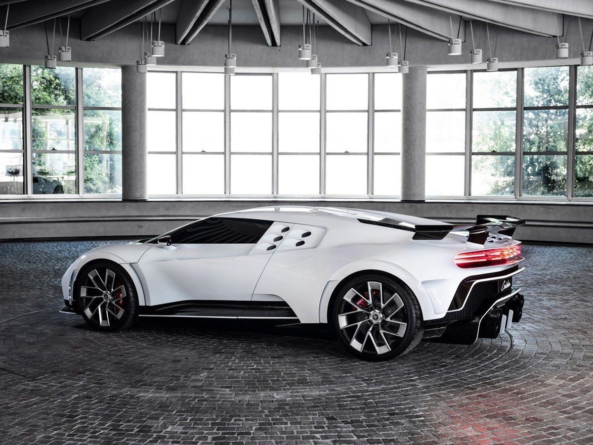 Bugatti представила ексклюзивний суперкар за 8 млн євро. Максимальна швидкість — 380 км/год (можна і більше, але спрацьовує обмежувач).