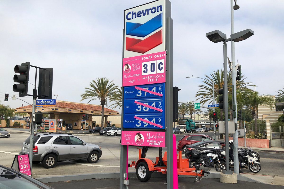 У США раптово з'явився бензин по 30 центів за галон, таких цін не було з 1959 року. Ажіотаж на АЗС виявився неабияким.