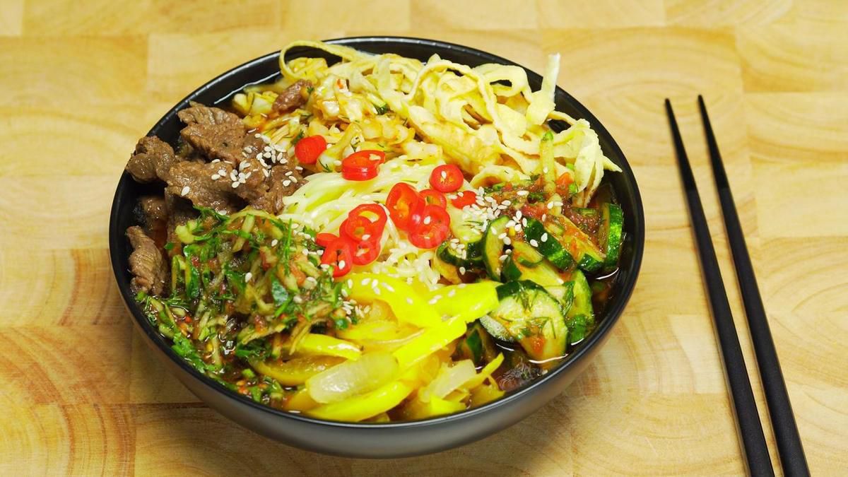 Локшина кук-сі: національна страва корейців. У приготуванні заправок або, простіше сказати, майже салатів для локшини, важливо їх правильно заправити.