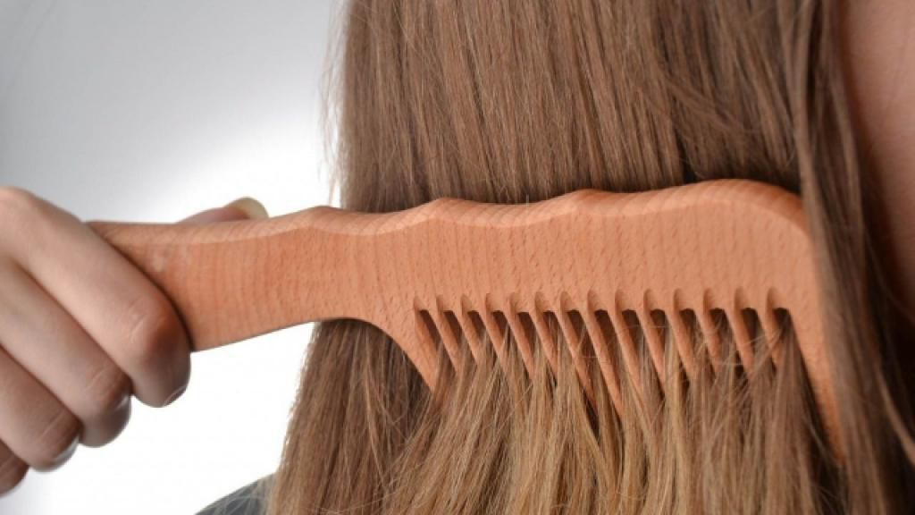 8 порад для тих, у кого електризується волосся. Цієї проблеми можна легко позбутися.