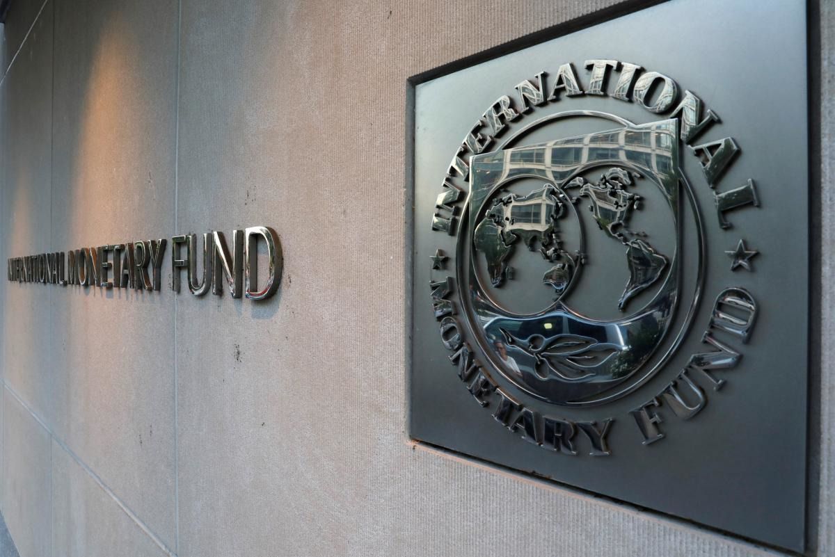 Україна почала переговори з МВФ про нові умови співпраці. На даному етапі обговорюється нова програма з МВФ, яка може охоплювати невиконані умови попередньої програми.