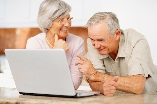 У Пенсійному фонді перерахували переваги електронних пенсійних посвідчень. Зокрема, у фонді наголошують, що е-документ дає можливість отримати більший спектр послуг.