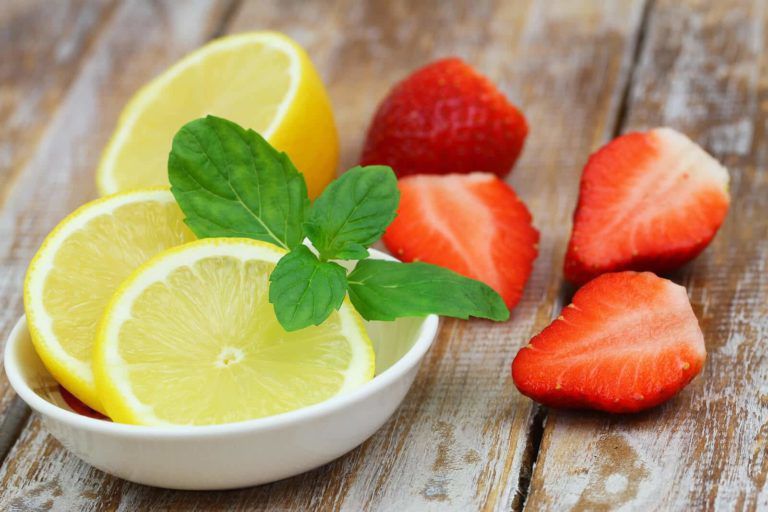 Вченими доведено, що лимон солодший за полуницю. Обидва продукти все одно дуже корисні.