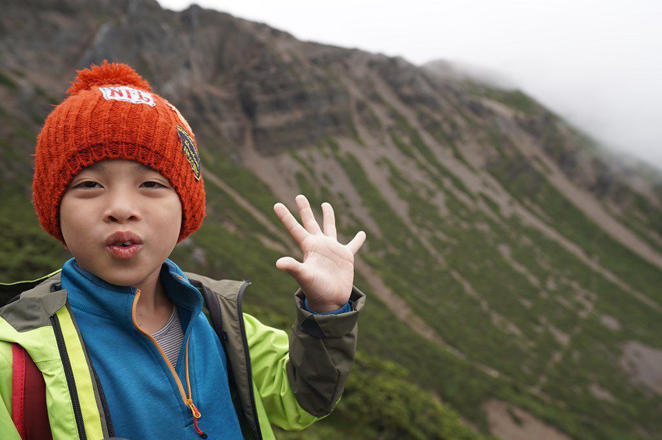 Заради матері маленький хлопчина зміг піднятися на найвищу гору на Тайвані. Такий вчинок дитини вартий поваги.
