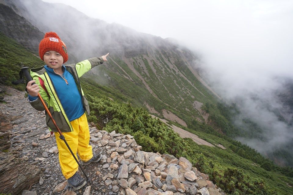 Заради матері маленький хлопчина зміг піднятися на найвищу гору на Тайвані. Такий вчинок дитини вартий поваги.