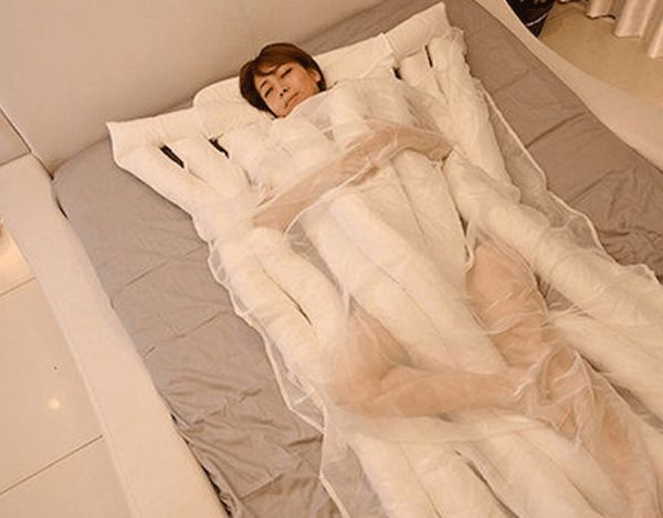 В Японії створили диво-ковдру у вигляді локшини. Японці випустили нове творіння — «ковдру-локшину» для комфортного сну.