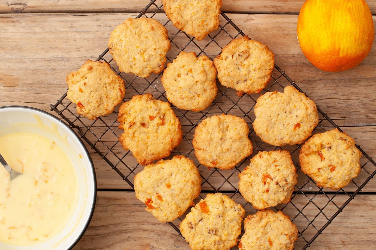 Ароматне морквяне печиво з доступних всім продуктів. Таке печиво приємно порадує своїм смаком за вечірнім чаюванням.