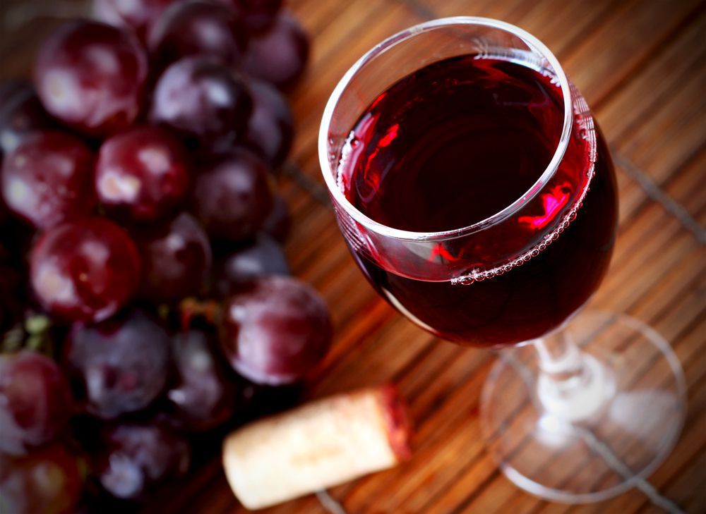 Висновки вчених: червоне вино корисне для здоров'я кишківника. Той, хто віддає перевагу цьому напою — має ознаки здорової травної системи.