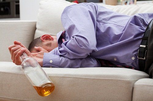 Що на умі, те і на язиці: психологи підтвердили, що дії п'яних людей не можна виправдати алкогольним сп'янінням. Експерименти з горілкою показали, що навіть у сильно п'яних людей мораль залишається незмінною, але різко падає здатність розуміти інших і контролювати себе.