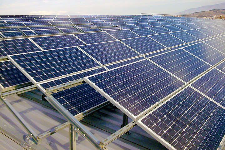 На Дніпропетровщині запрацювала унікальна сонячна електростанція. Така нова технологія дозволяє генерувати на 40% електроенергії більше.