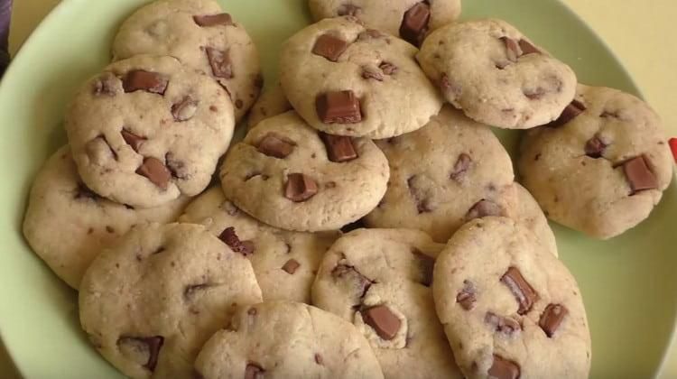 просте та смачне печиво із шоколадом у мікрохвильовці
