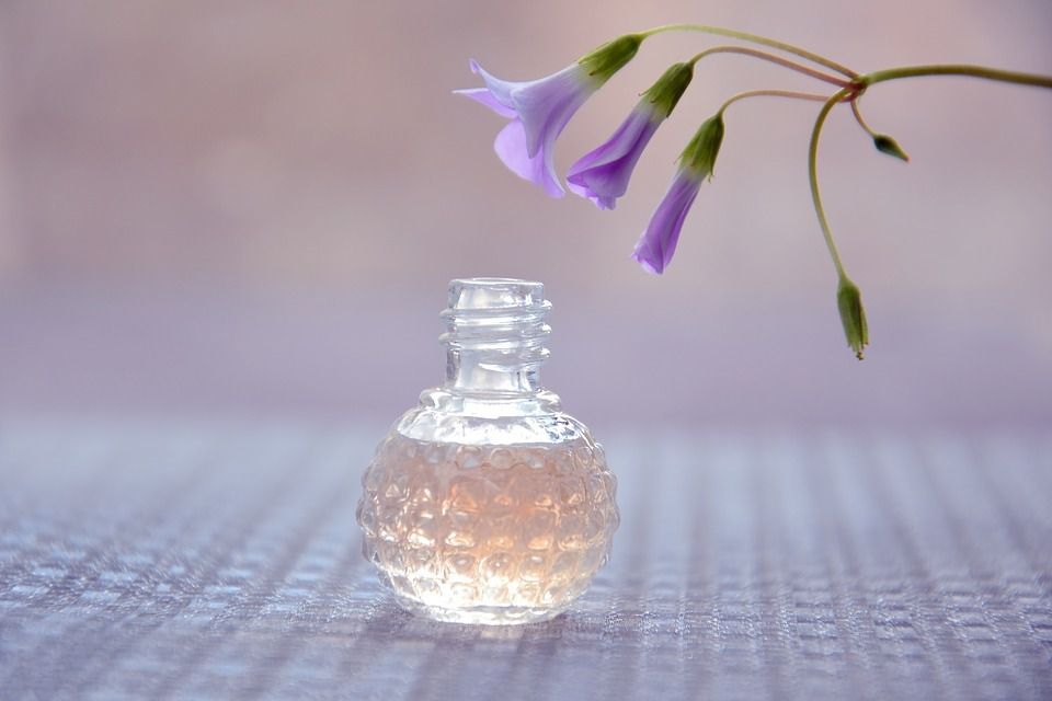 Найкращі місця в будинку для зберігання парфумів. Куди помістити ваш улюблений аромат, щоб ви могли насолоджуватися ним як можна довше.