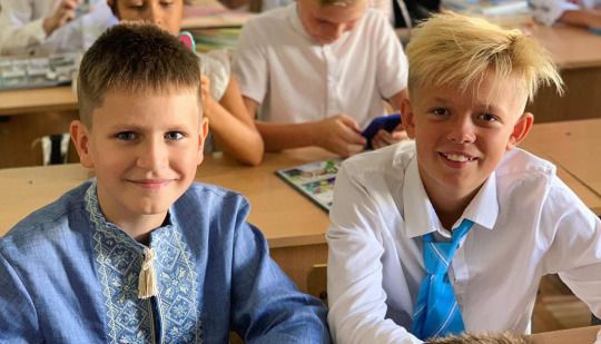 День знань: українські зірки відвели своїх дітей до школи. Потап, Пономарьов, Alyosha та інші зірки проводили своїх чад до школи.