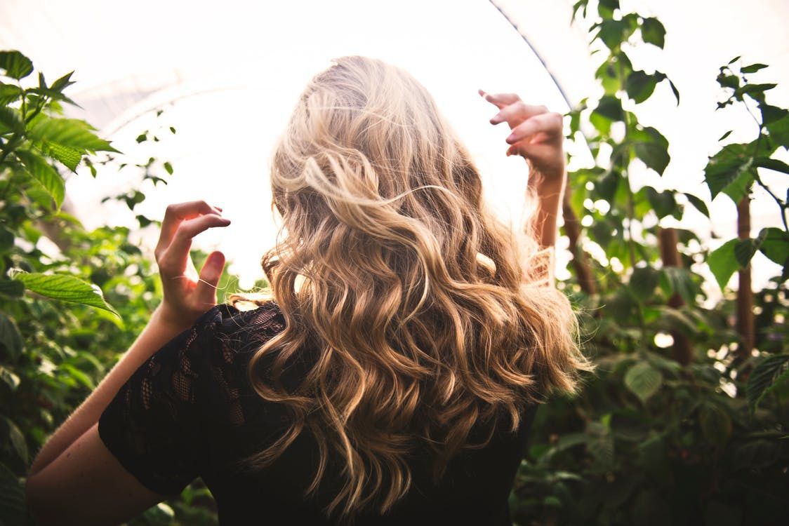 Детокс для волосся: як відновити пасма після літа. Після спекотних місяців кожен потребує детоксикації волосся. Як це зробити всього за чотири кроки?